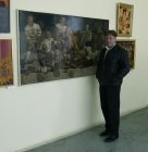 Алексей Акиндинов на фоне картины «Ледовые рыцари». 