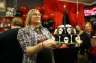 Директор Клуба-магазина «Жесть» Игорь Стишков, представляет праздничный торт, в честь юбилея 1-летия. 