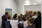 \"Artists — to Children\" project. Alexey Akindinov conducts a tour on the personal \"Patterns\" exhibition the pupil general education and art school \"Orpheus\". 